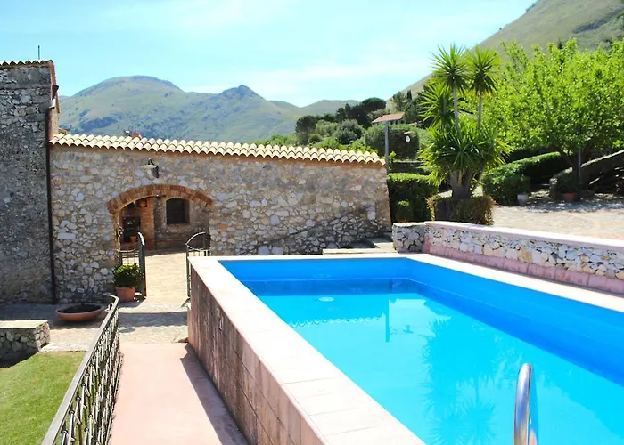 Casale Maddalena Vila *